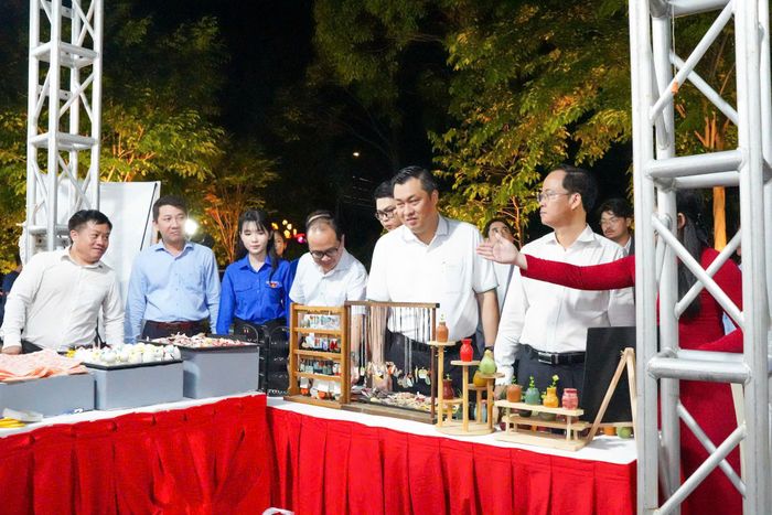 Các gian hàng thủ công tại hội sách 