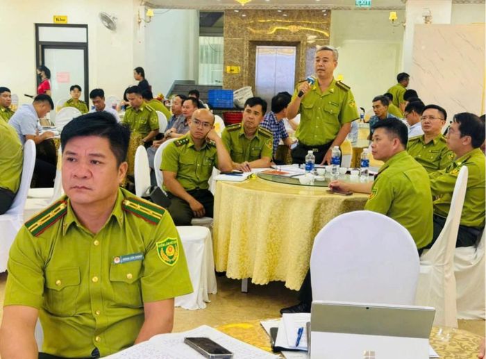 Ông Nguyễn Văn Chắt – Phó Hạt trưởng Hạt Kiểm lâm khu vực 6 nêu các kiến nghị, thắc mắc và tình huống cần hỗ trợ từ các chuyên gia. Ảnh:(Quangninh.gov)
