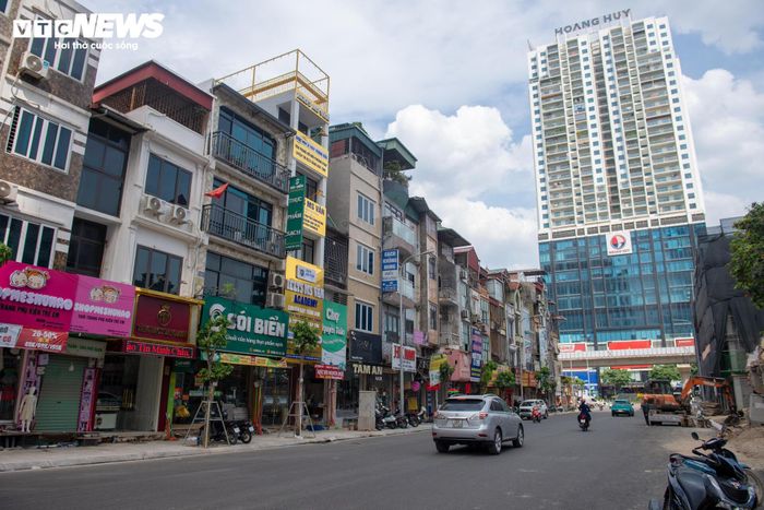 Đến thời điểm hiện tại, việc mở rộng đường Nguyễn Tuân cơ bản hoàn thiện. Trên tuyến, hệ thống cây xanh đang tiếp tục được trồng theo thiết kế với các loại cây như sang và lộc vừng. Hệ thống chiếu sáng cũng đã được lắp đặt tại nhiều đoạn, từng bước hoàn thiện hạ tầng kỹ thuật.