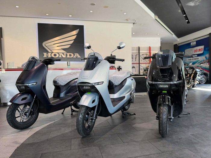 Các phiên bản màu sắc của Honda UC3: Xanh ngọc trai Tahiti, Trắng ngọc trai, Đen thiên thạch. (Ảnh: NVCC)