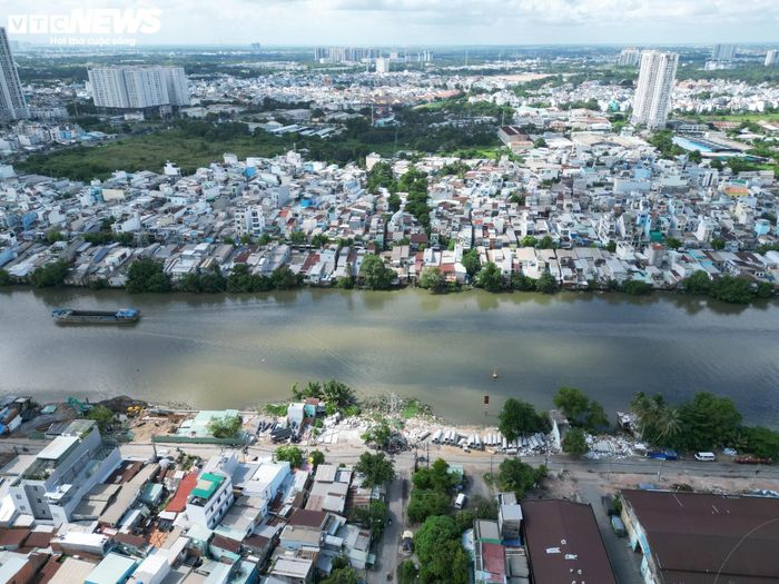 Tại khu vực nút giao Cây Sung - Hoài Thanh, sát kênh Đôi, dự án sẽ xây dựng một cầu nhánh kết nối với đường Hoài Thanh nhằm tăng khả năng lưu thông cho khu vực. 