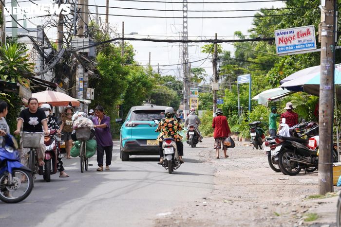 Đây là khu vực có mật độ dân cư cao nhưng nhiều năm qua bị chia cắt bởi hệ thống kênh rạch, chưa có tuyến cầu kết nối trực tiếp nên việc đi lại giữa các khu vực còn nhiều bất tiện.