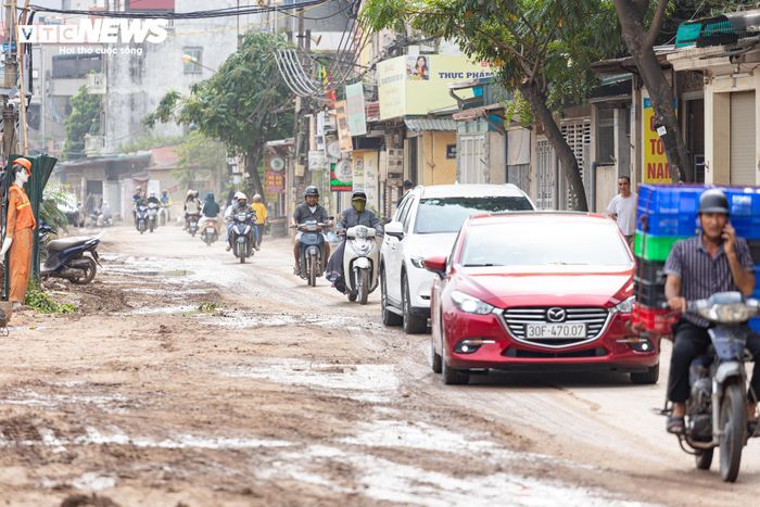 Để đẩy nhanh tiến độ, ngày 18/4, Bí thư Thành ủy Hà Nội Trần Đức Thắng trực tiếp kiểm tra hiện trường dự án. Bí thư Thành ủy Hà Nội nhấn mạnh việc cải tạo kênh La Khê không chỉ phục vụ mục tiêu tiêu thoát nước mà còn góp phần cải thiện môi trường, nâng cao chất lượng sống và củng cố niềm tin của người dân.