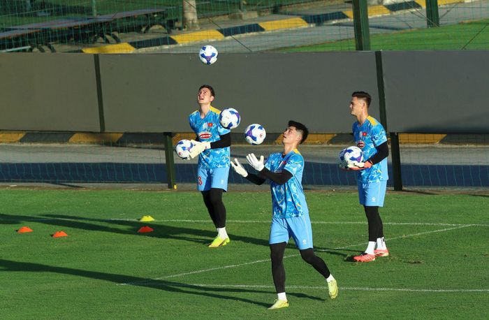 Các cầu thủ luyện tập chuẩn bị cho ASEAN Cup 2026. Ảnh Ngọc Tú