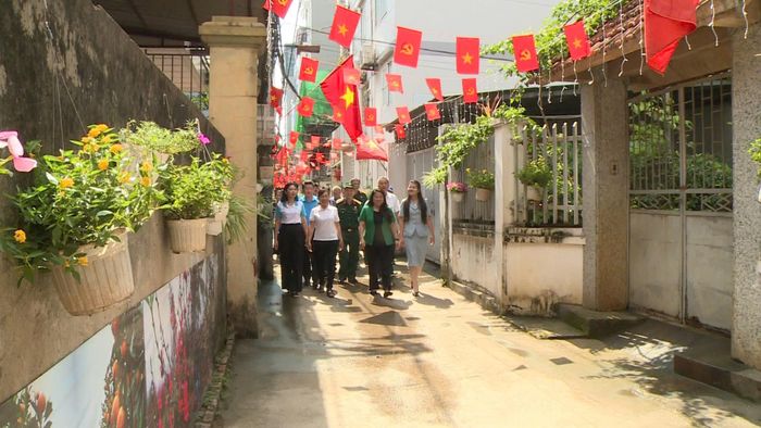 Đặc điểm địa bàn là căn cứ để phường Phú Thượng xây dựng phương án sắp xếp tổ dân phố. Ảnh: Tuệ Lâm