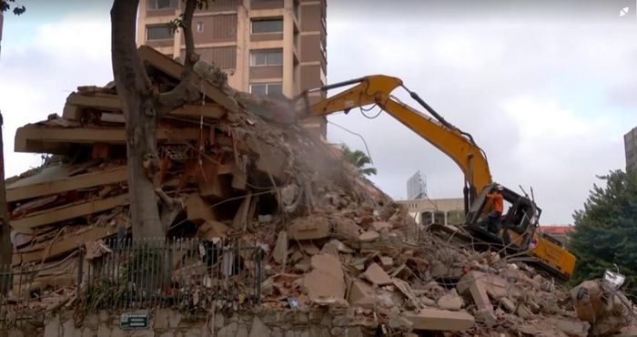 Công tác cứu hộ tiếp tục diễn ra tại thủ đô Caracas ngày 27 - 6 sau trận động đất kinh hoàng khiến hơn 900 người thiệt mạng. Ảnh chụp màn hình
