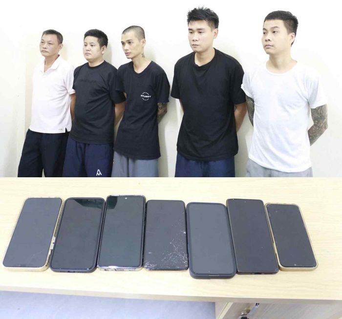 Các bị can và tang vật vụ án - Ảnh: Công an Nghệ An