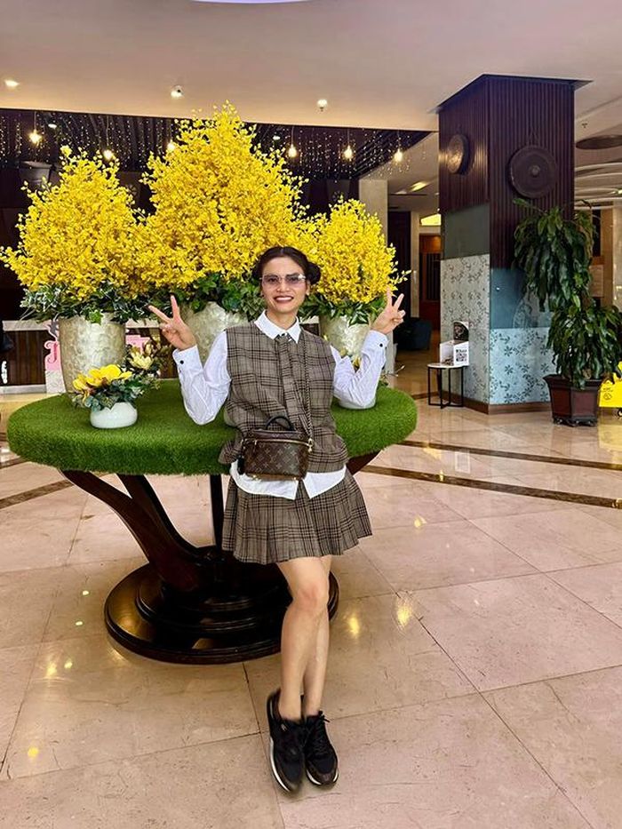 Nữ ca sĩ nổi danh với khán giả qua nhiều sản phẩm âm nhạc chất lượng về dòng nhạc dân gian. Những sản phẩm nổi bật có thể nhắc đến như: Album "Một chút tâm tình", MV "Bài ca thống nhất" hay MV "Người đi xây hồ Kẻ Gỗ"...