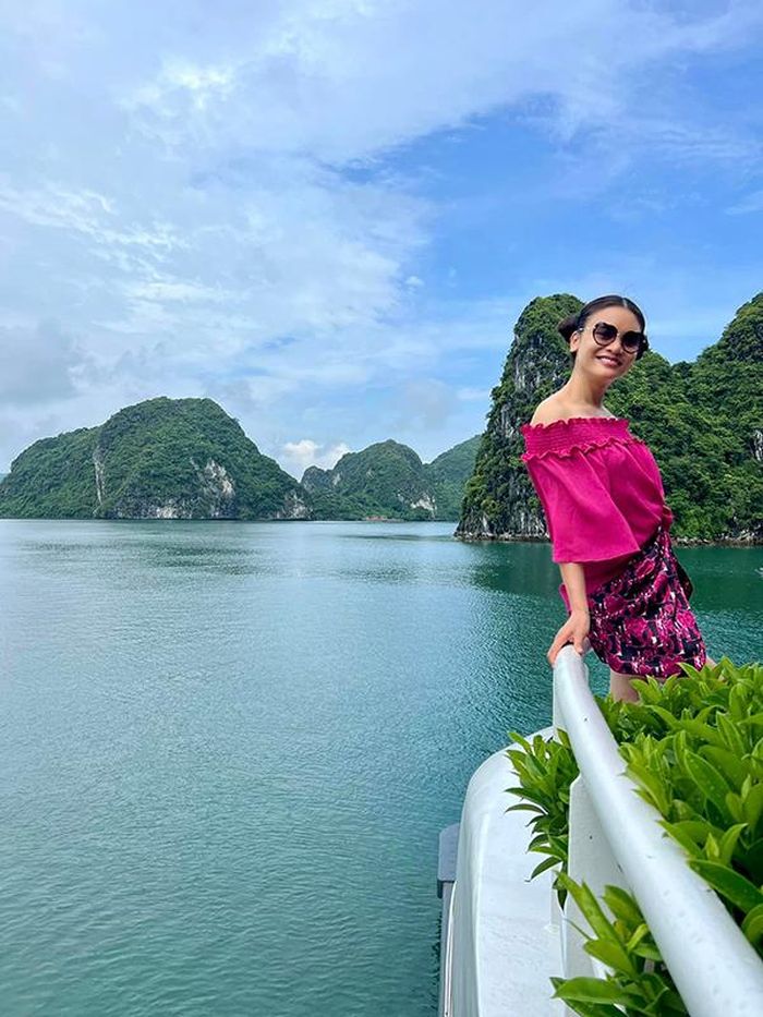Bí quyết nữa của Phạm Phương Thảo chính là giữ tinh thần lạc quan vui vẻ. Đó là cách tốt nhất để cô luôn trẻ trung và tươi tắn, căng tràn sức sống.