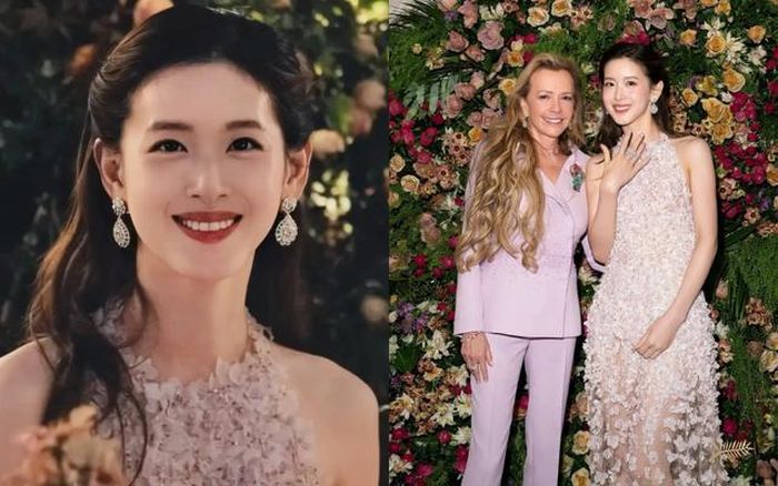 Cô xuất hiện đầy khí chất trong 1 buổi tiệc dành cho giới thượng lưu.