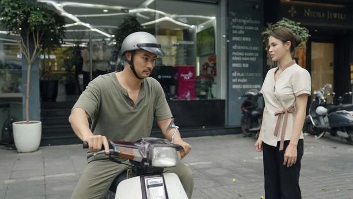 Vai chính gần nhất của Duy Hưng đó là vai Xuân Bắc, chồng của Lan Anh (Lương Thu Trang) trong bộ phim "Dịu dàng màu nắng". Sau những biến cố của hôn nhân, cả hai đã vượt qua và cùng nhau sống trách nhiệm hơn để bảo vệ hạnh phúc gia đình.