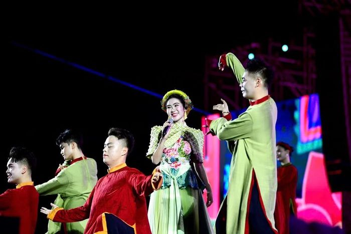 Mashup Son - Giai điệu Việt Nam mình do Hà Myo thể hiện.