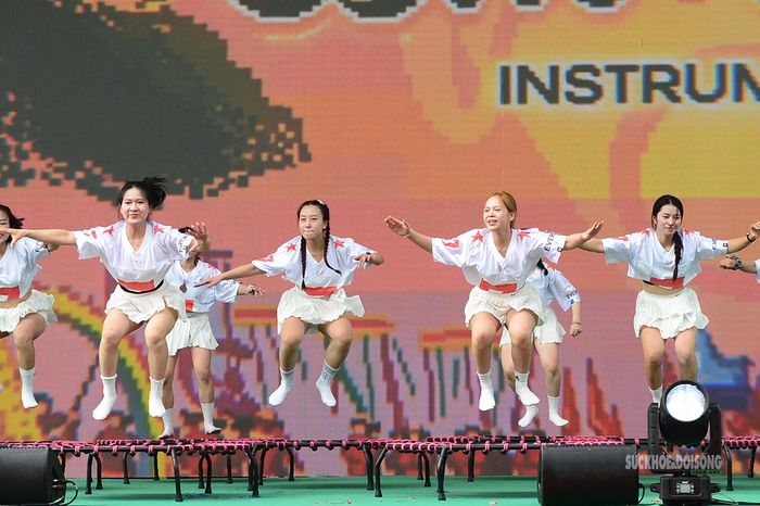 Các đội thi mang đến phần trình diễn sôi động trên sân khấu Ngày Dinh dưỡng cộng đồng Việt Nam lần thứ 7.