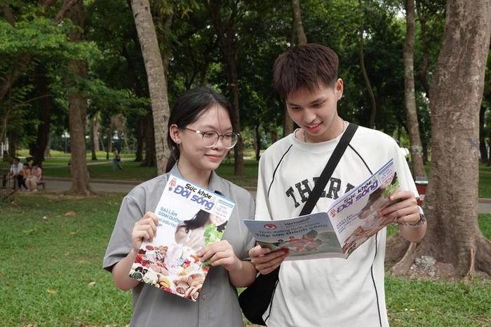 Phan Đình Thiện cùng bạn có mặt tại ngày hội.