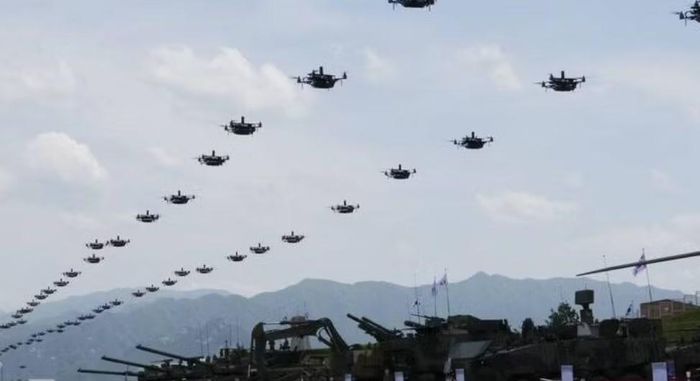 Ông nhấn mạnh mỗi binh sĩ sẽ sử dụng drone như "vũ khí cá nhân thứ hai". Để bảo đảm an ninh, toàn bộ drone và UAV sẽ được chế tạo bằng 100% linh kiện nội địa.
