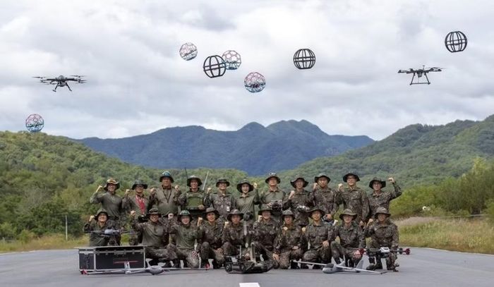 Theo ông Ahn, drone sẽ không còn là trang bị dành riêng cho một số đơn vị mà sẽ trở thành công cụ tác chiến đa năng của toàn quân.