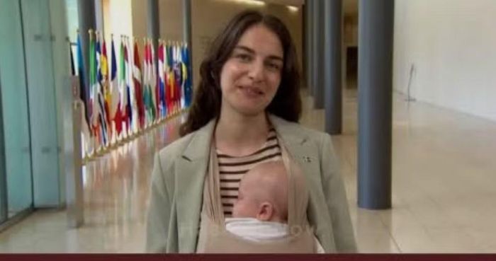 Bà Romina Pourmokhtari, 30 tuổi, là bộ trưởng trẻ nhất trong lịch sử Thụy Điển khi nhậm chức vào năm 2022.