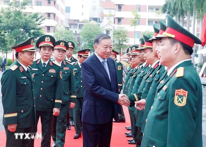 Tổng Bí thư, Chủ tịch nước Tô Lâm, Bí thư Quân ủy Trung ương và các đại biểu. (Ảnh: Thống Nhất/TTXVN)