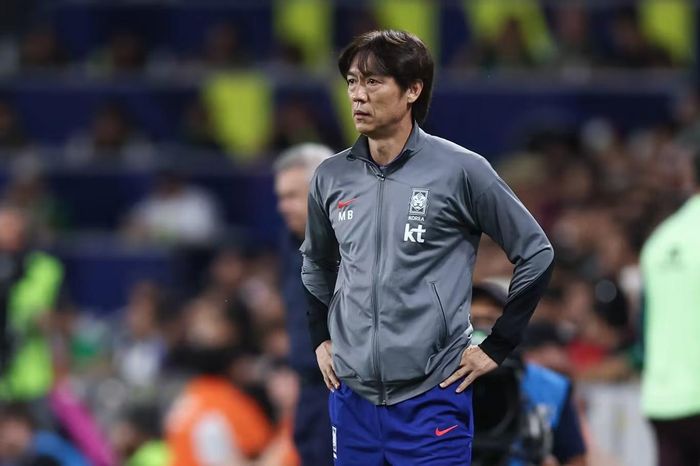  HLV Hong Myung-bo đối diện sức ép nặng nề. Ảnh: FF. 
