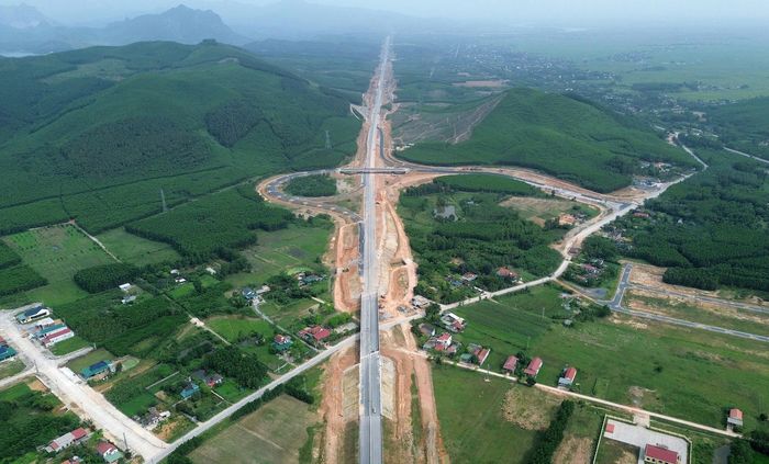  Đến hết năm 2025, cả nước đã đưa vào khai thác thơn 3.300 km cao tốc. 