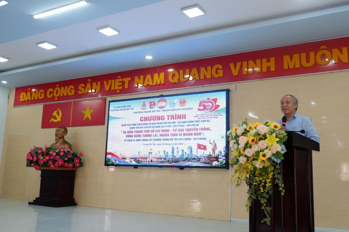  Ông Lê Văn Cường, Phó Bí thư Thường trực Đảng ủy phường Trung Mỹ Tây phát biểu tại buổi lễ. 