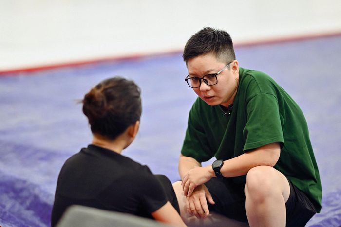  Phim ngắn “Người bình thường” là hành trình cởi bỏ áp lực hào quang để tìm thấy sức mạnh trong sự bình dị, dũng cảm đối diện với chính mình và bình thản đón nhận chương mới của cuộc đời. 