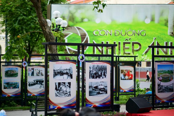  Ngoài ra, nhiều triển lãm cấp cơ sở sẽ được tổ chức tại các không gian văn hóa Hồ Chí Minh, các cụm dân cư, khu công nghiệp, khu sinh hoạt cộng đồng trong địa bàn thành phố. 