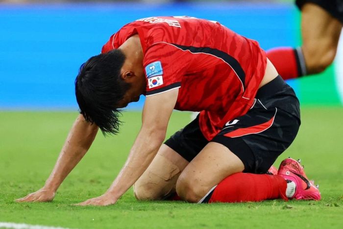  Hàn Quốc bước vào World Cup 2026 với tham vọng lần đầu tiên lọt vào tứ kết trên sân khách. Tuy nhiên, đội chỉ thắng CH Czech 2-1, trước khi thua Mexico và Nam Phi cùng tỷ số 0-1. Với 3 điểm sau 3 trận, Hàn Quốc đứng thứ 3 bảng A và không thể giành vé đi tiếp. Ảnh: Reuters. 