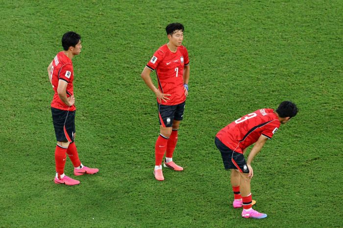  Theo hợp đồng ban đầu, ông Hong sẽ làm việc đến hết Asian Cup 2027. Tuy nhiên, sau quyết định từ chức, Liên đoàn Bóng đá Hàn Quốc sẽ sớm bắt đầu quá trình tìm kiếm HLV trưởng mới. Dù vậy, quá trình này được dự báo không dễ dàng khi Chủ tịch Liên đoàn Chung Mong-gyu cũng dự kiến rời cương vị sau khi giải đấu kết thúc. Ảnh: Reuters. 