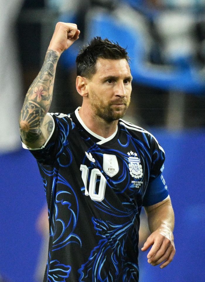 Chỉ kém người dẫn đầu 0,02 điểm, Messi tiếp tục nằm trong nhóm cầu thủ tấn công hay nhất World Cup 2026. Đội trưởng Argentina vẫn tạo ảnh hưởng lớn lên lối chơi với khả năng ghi bàn, kiến tạo và hỗ trợ phòng ngự ở mức 5,14 điểm.