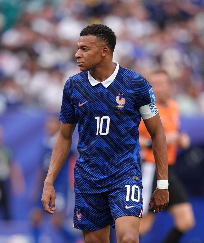 Mbappe đứng thứ ba nhưng sở hữu chỉ số sáng tạo cao nhất trong top 10 với 7,25 điểm. Tốc độ, khả năng tạo đột biến và mở ra cơ hội cho đồng đội giúp tiền đạo người Pháp duy trì vị trí trong nhóm dẫn đầu.