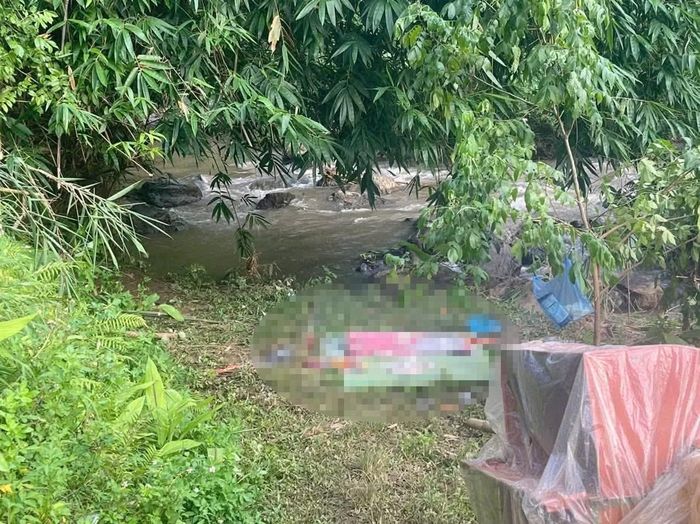  Thi thể cháu T được phát hiện nằm ngay bên bờ suối thuộc địa phận xã tiếp giáp xã Yên Thổ. 