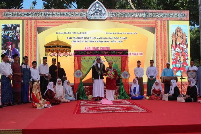 Nghi lễ tái hiện đám cưới truyền thống đậm sắc màu Hồi giáo Islam trên sân khấu