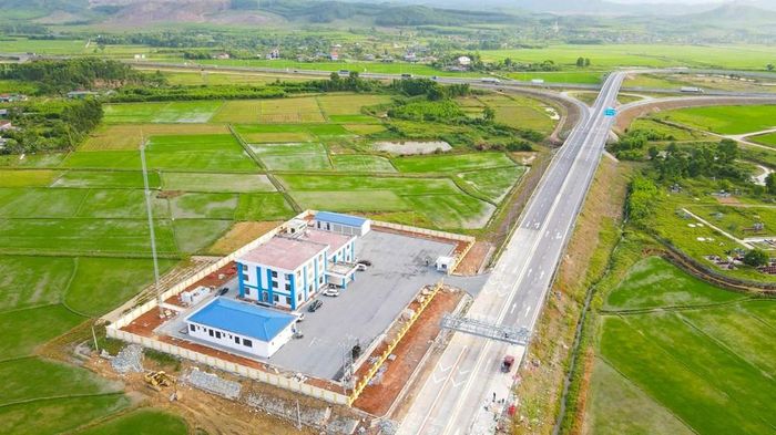 Cao tốc Bắc - Nam đoạn qua xã Cẩm Xuyên. Ảnh: Văn Đức