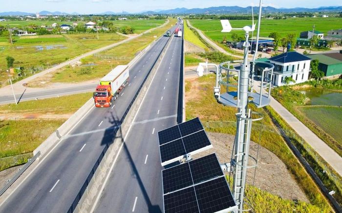 Đoạn cao tốc qua Hà Tĩnh được lắp đặt 121 camera AI. Ảnh: Văn Đức