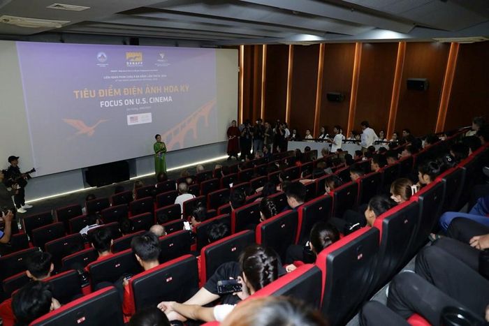 Quang cảnh chương trình "Tiêu điểm điện ảnh Hoa Kỳ"