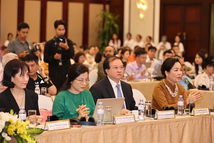 Các đại biểu tại hội thảo