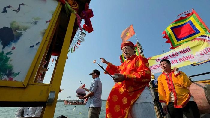 Lễ hội cầu ngư ở phường Hội An Đông có sự tham gia của người dân, các tộc họ trên địa bàn