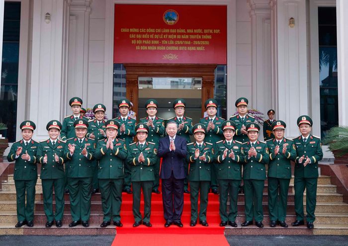 Tổng Bí thư, Chủ tịch nước Tô Lâm, Bí thư Quân ủy Trung ương và các đại biểu. Ảnh: Thống Nhất - TTXVN