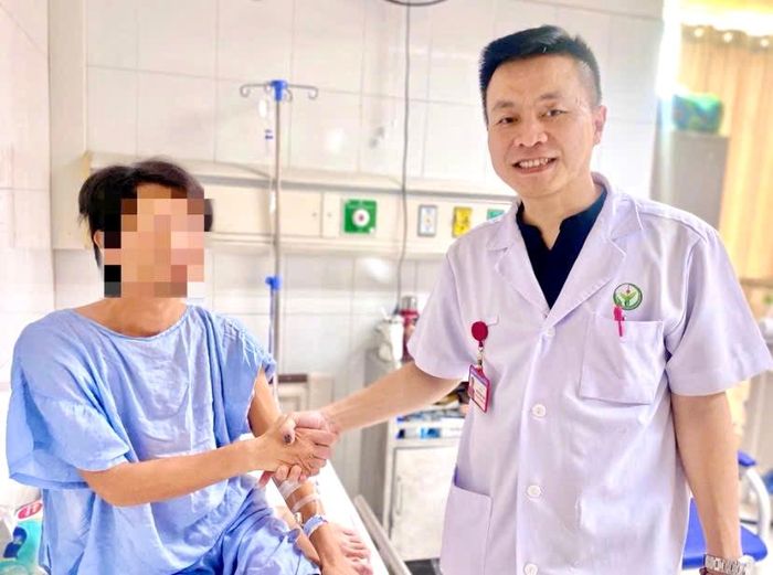 Hiện tại bệnh nhân đã ổn định, có thể ăn uống và đi lại bình thường