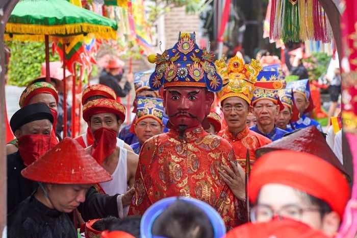 Cùng ngày (15/5 âm lịch), diễn ra lễ mộc dục (tắm tượng thánh)