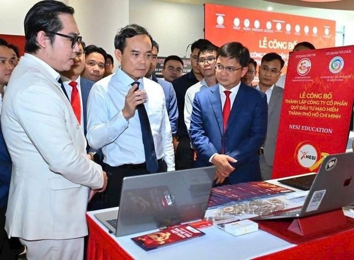 Bí thư Thành ủy TPHCM Trần Lưu Quang chỉ đạo Thành phố cần tiên phong thực hiện hiệu quả khoa học công nghệ, chuyển đổi số - Ảnh: VGP