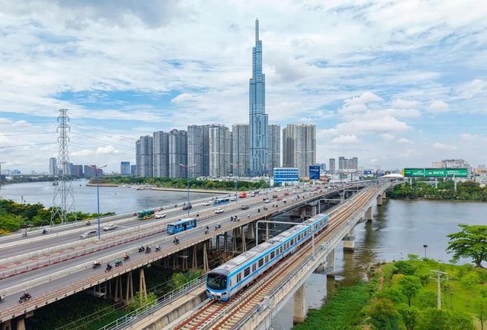 Diện mạo đô thị Thành phố có những thay đổi sâu sắc và hạ tầng không chỉ kết nối không gian, mà còn mở ra cơ hội phát triển mới cho doanh nghiệp và người dân.