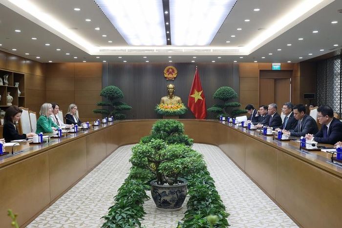 Thủ tướng Chính phủ và Đại sứ nhất trí tiếp tục phối hợp chặt chẽ tại các diễn đàn đa phương, thúc đẩy quan hệ ASEAN - Australia, các hiệp định thương mại tự do tại khu vực như CPTPP, RCEP... - Ảnh: VGP/Nhật Bắc