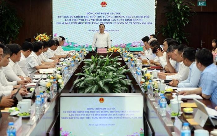 Phó Thủ tướng Thường trực yêu cầu TKV tiếp tục đẩy mạnh cải cách tổ chức, nâng cao hiệu quả quản trị doanh nghiệp, tiết giảm chi phí, nâng cao năng lực cạnh tranh và hiệu quả hoạt động - Ảnh: VGP/Phương Nguyên