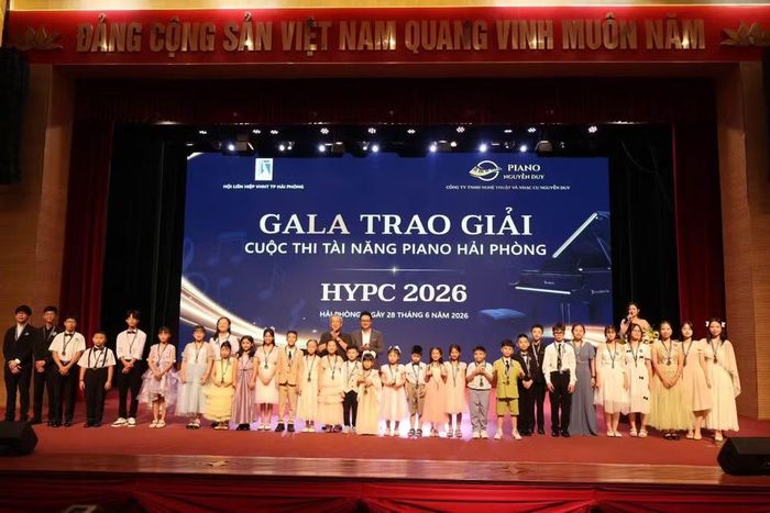 Các thí sinh xuất sắc rạng rỡ tại đêm Gala trao giải Cuộc thi Tài năng Piano Hải Phòng 2026 (HYPC 2026). Với gần 700 thí sinh đăng ký ban đầu, sân chơi đã cho thấy sức lan tỏa mạnh mẽ của phong trào học nhạc trong cộng đồng.