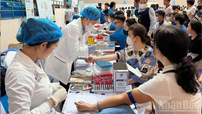 Không chỉ được khám sức khỏe tổng quát, người lao động còn được tiếp cận nhiều dịch vụ chuyên sâu.