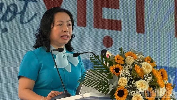 Bà Thái Thu Xương, Phó Chủ tịch Tổng Liên đoàn Lao động Việt Nam phát biểu tại Chương trình.