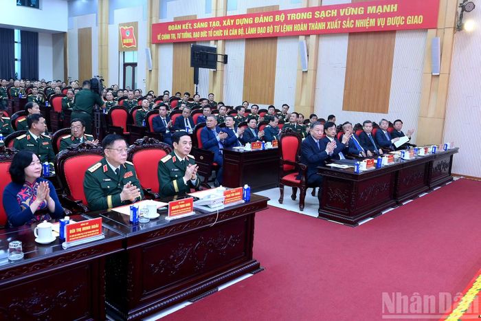 Tổng Bí thư, Chủ tịch nước Tô Lâm và các đại biểu dự Lễ kỷ niệm 80 năm Ngày truyền thống Bộ đội Pháo binh-Tên lửa và đón nhận Huân chương Bảo vệ Tổ quốc hạng Nhất.