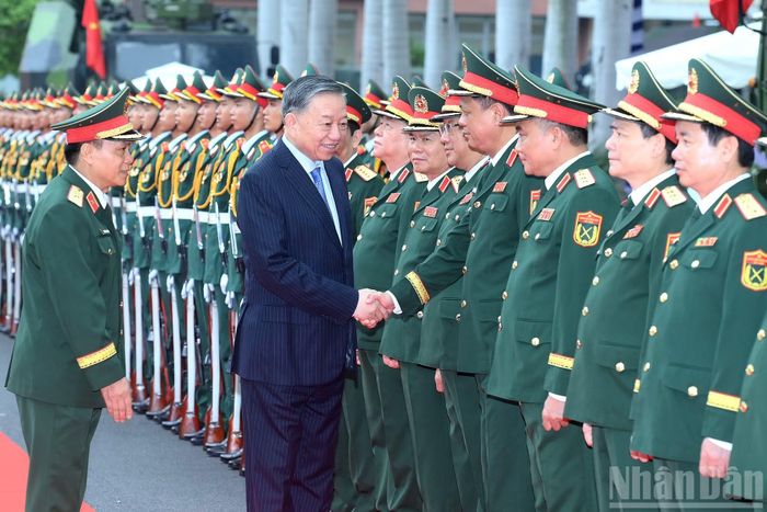 Tổng Bí thư, Chủ tịch nước Tô Lâm với lãnh đạo Bộ Quốc phòng tại lễ kỷ niệm.